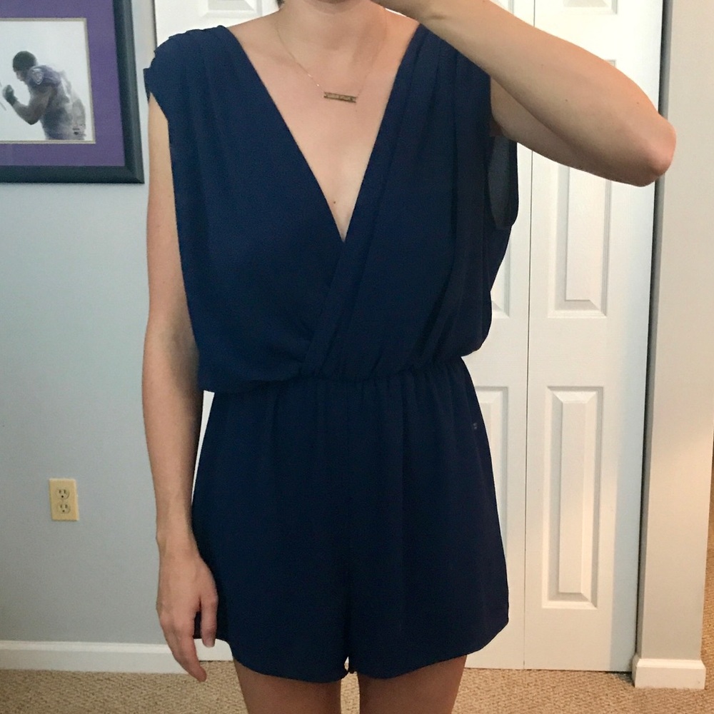 EVERLY Navy Plunging Romper With Cinched Waist